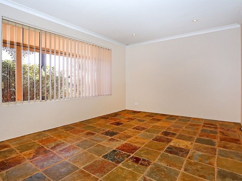 28 Floribunda Avenue, Halls Head WA 6210