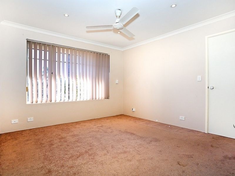 28 Floribunda Avenue, Halls Head WA 6210