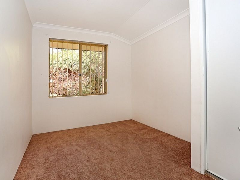 28 Floribunda Avenue, Halls Head WA 6210