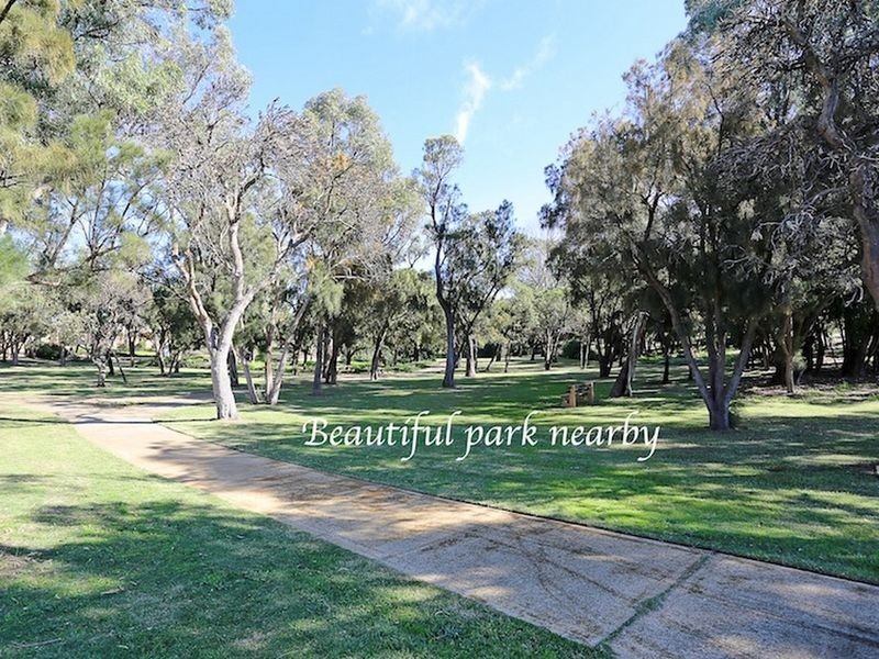 28 Floribunda Avenue, Halls Head WA 6210