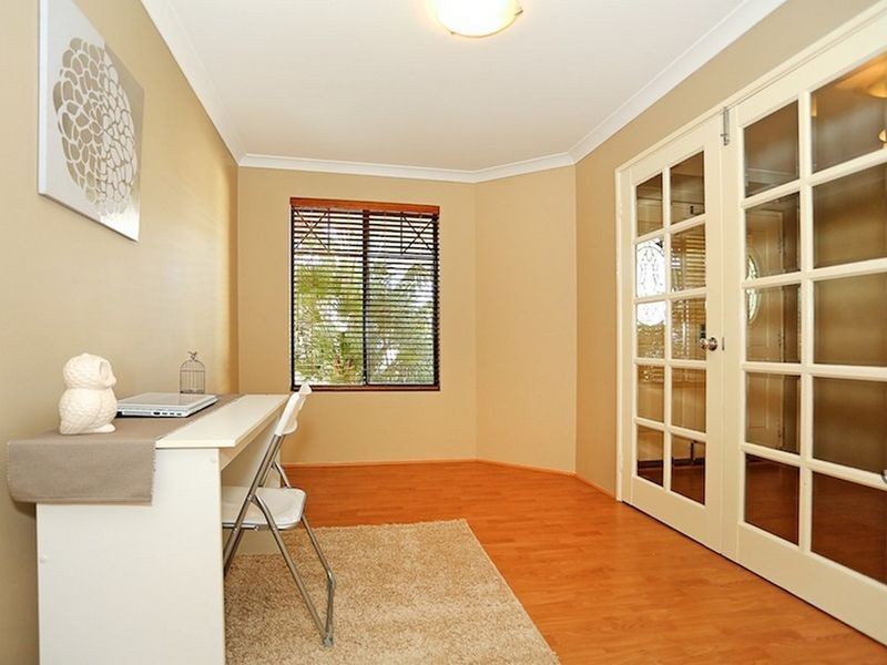 8 Spyglass Rise, Halls Head WA 6210