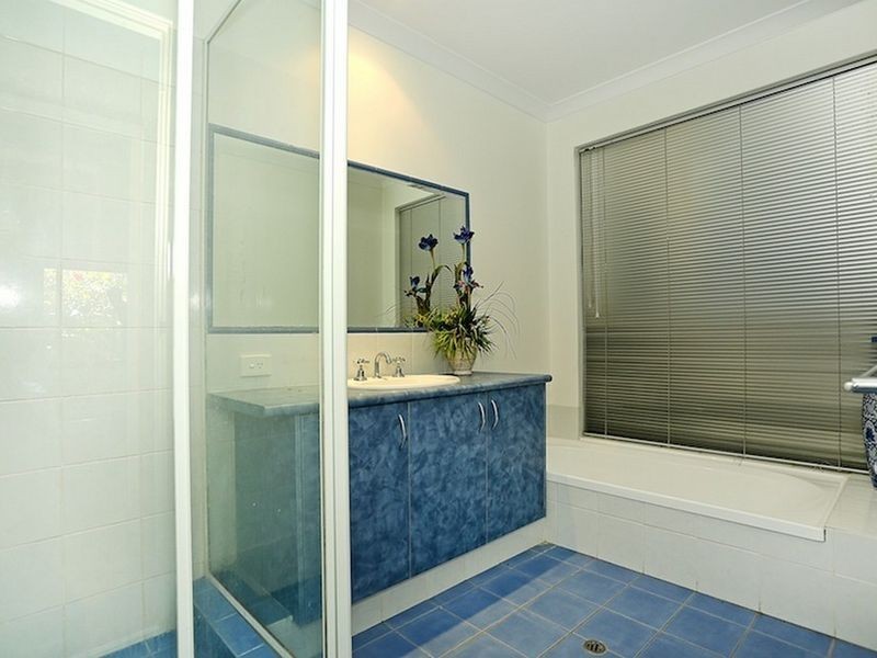 8 Spyglass Rise, Halls Head WA 6210