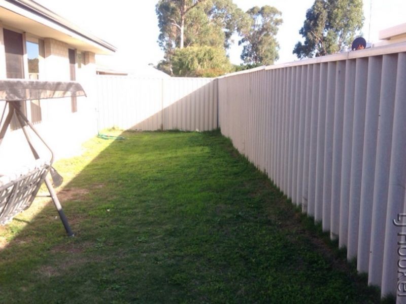 8 Pingle Drive, Greenfields WA 6210