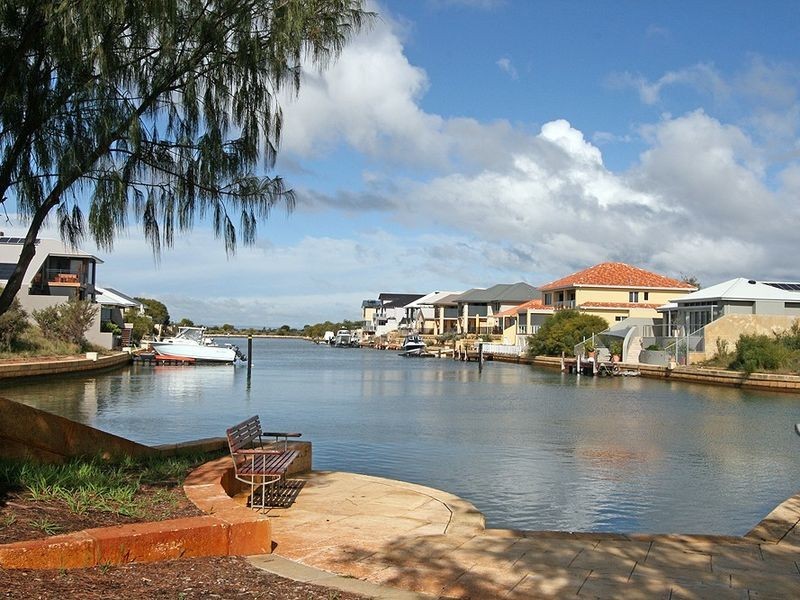 4 Emperor Court, Wannanup WA 6210