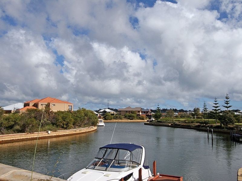 4 Emperor Court, Wannanup WA 6210