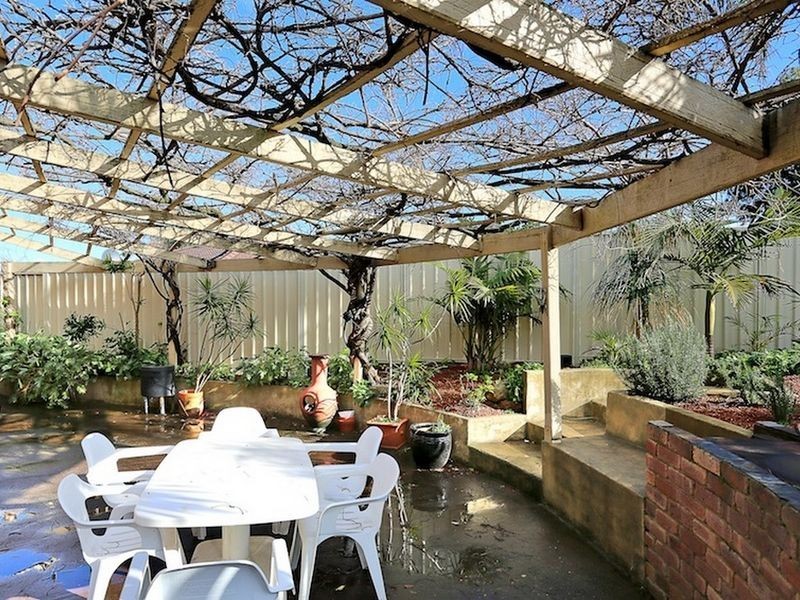 7 Newstead Close, Halls Head WA 6210