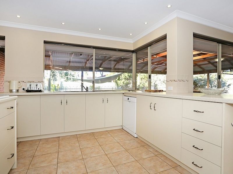 4 Redbank Rise, Greenfields WA 6210