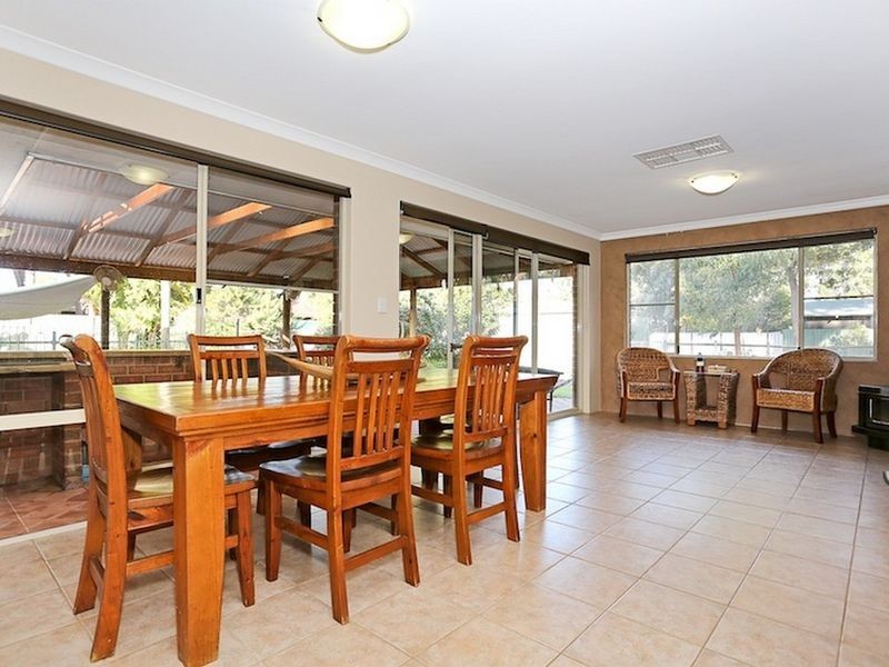 4 Redbank Rise, Greenfields WA 6210