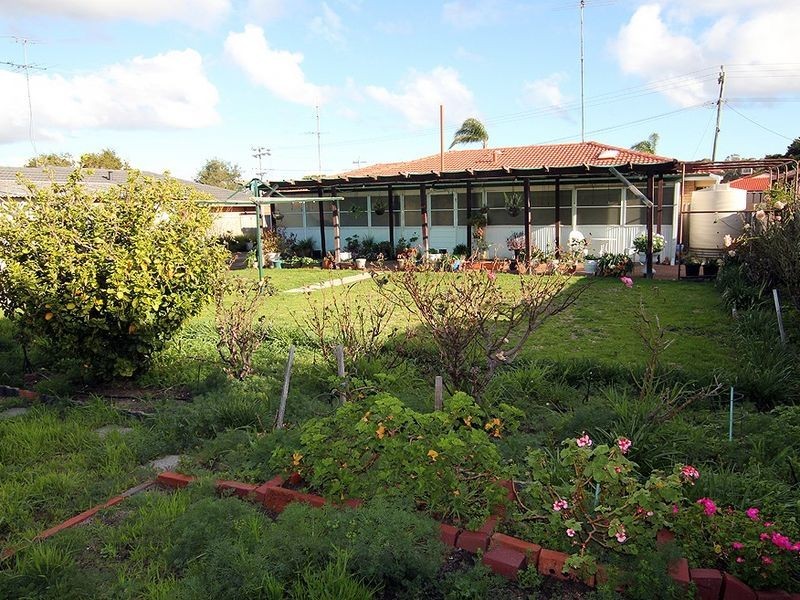 32 Maria Street, Dudley Park WA 6210