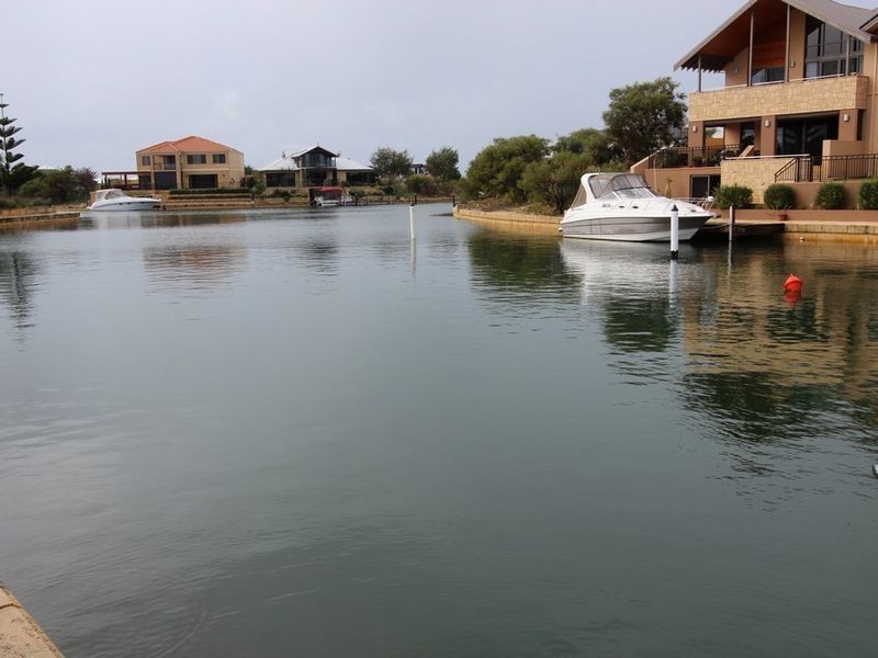 37 Queen Parade, Wannanup WA 6210