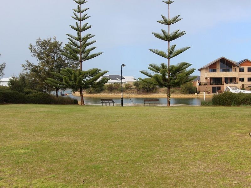 37 Queen Parade, Wannanup WA 6210