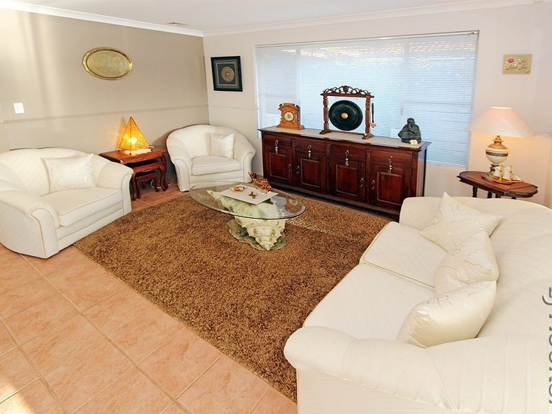 9 Lakes Crescent, South Yunderup WA 6208