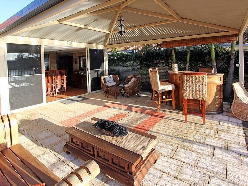 9 Lakes Crescent, South Yunderup WA 6208