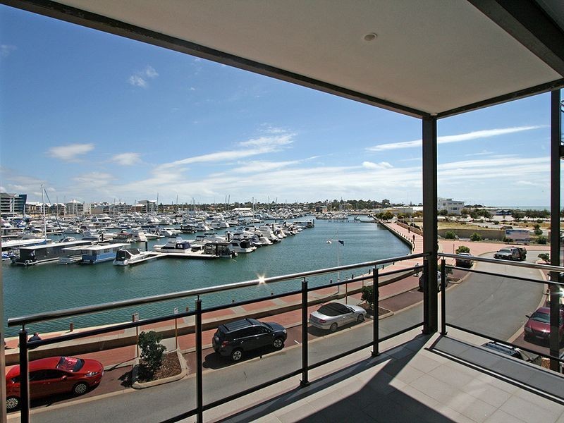 4/30 Spinnaker Quays, Mandurah WA 6210