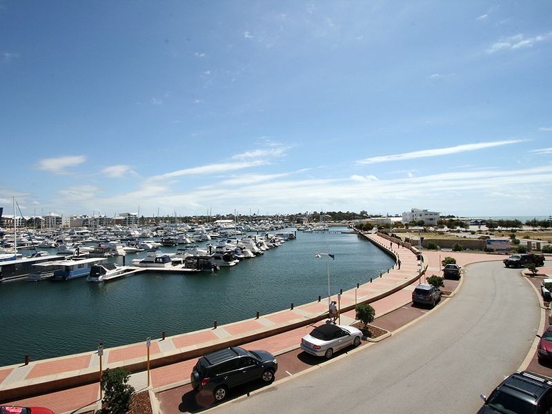 4/30 Spinnaker Quays, Mandurah WA 6210
