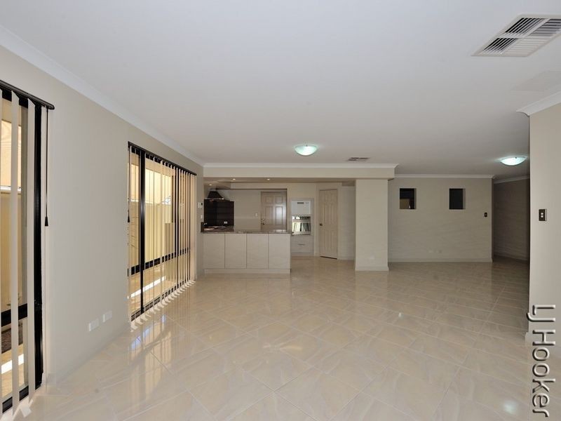 3 Lea Wynd, Lakelands WA 6180