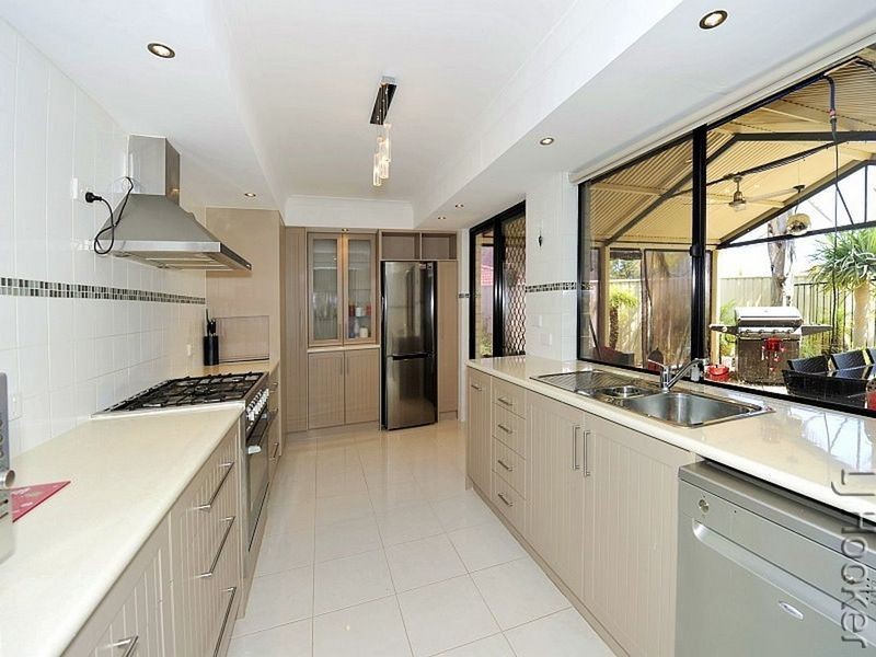 4 Japonica Heights, Halls Head WA 6210