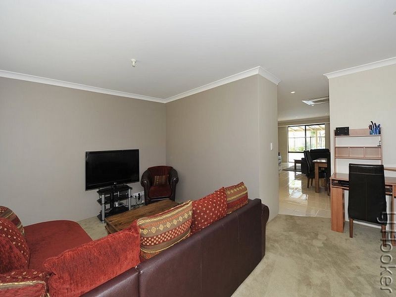 4 Japonica Heights, Halls Head WA 6210