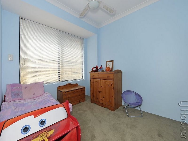 4 Japonica Heights, Halls Head WA 6210