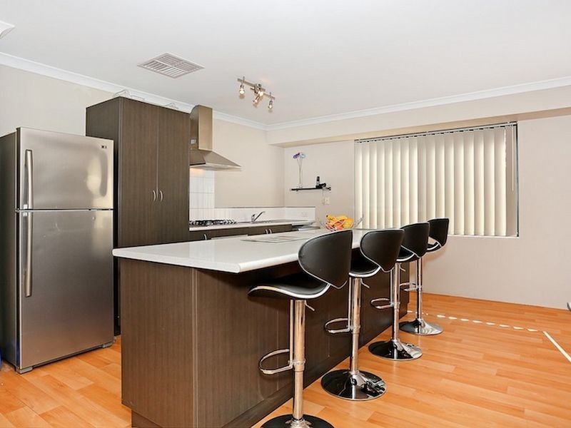 25 Rayner Promenade, Lakelands WA 6180