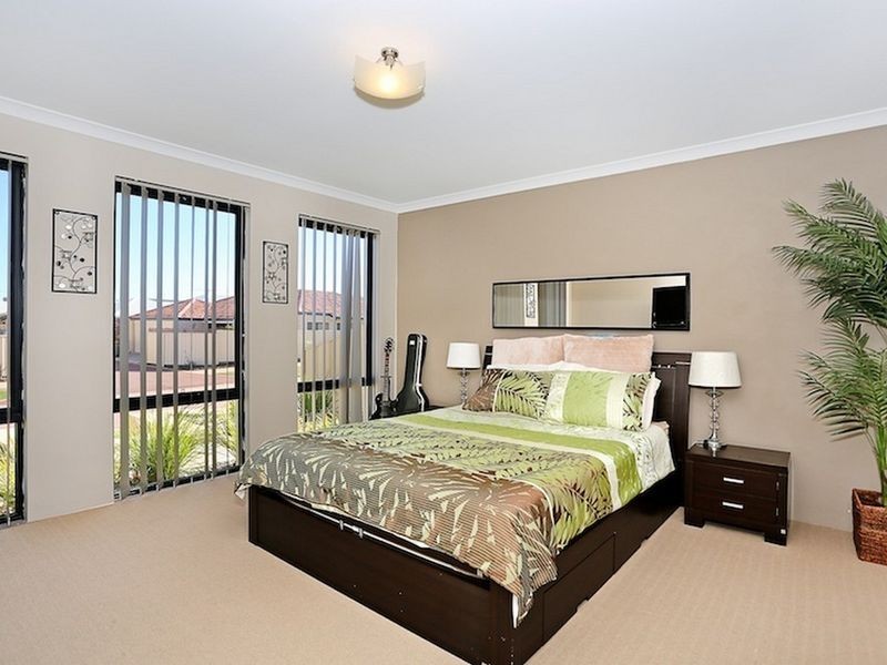 25 Rayner Promenade, Lakelands WA 6180