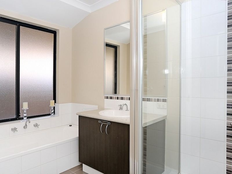 25 Rayner Promenade, Lakelands WA 6180