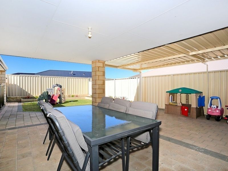 25 Rayner Promenade, Lakelands WA 6180