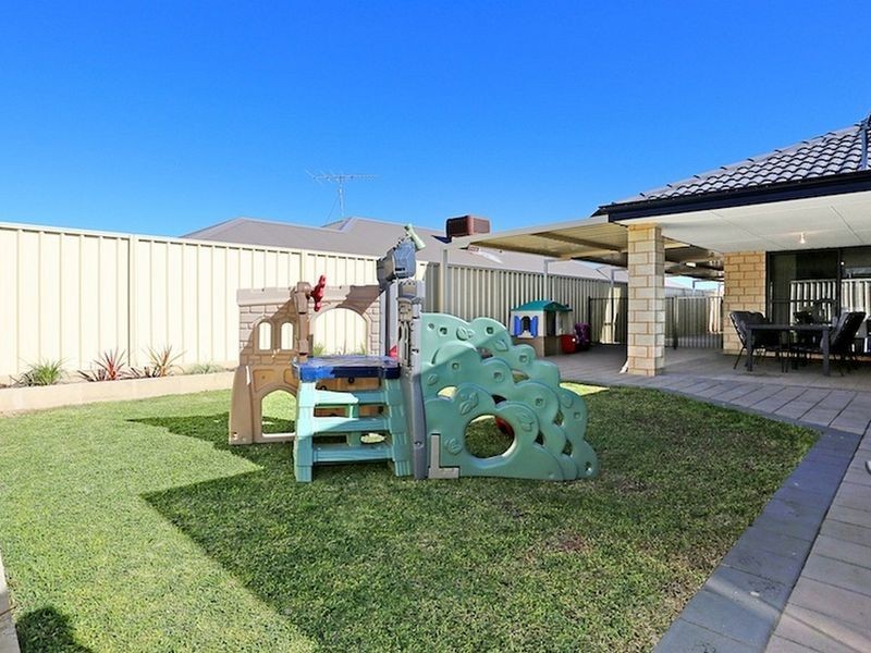 25 Rayner Promenade, Lakelands WA 6180