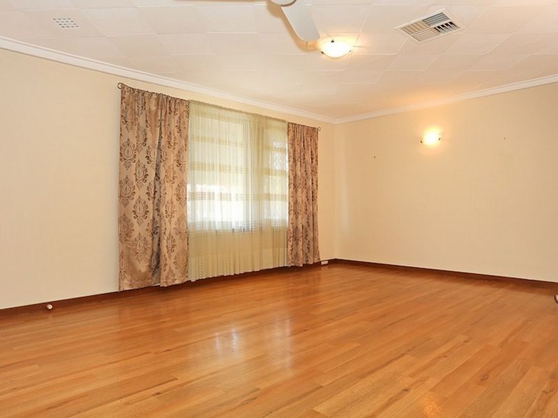 18 Kitchener Street, Dudley Park WA 6210