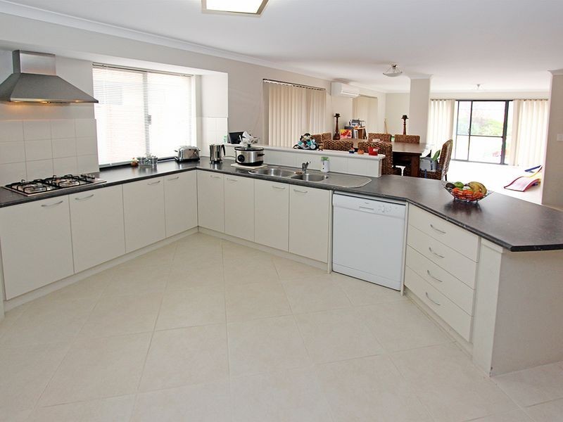 33 Seascapes Boulevard, Halls Head WA 6210