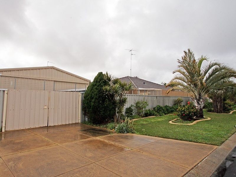 6 Crown Place, Wannanup WA 6210
