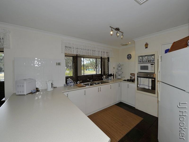 150 Banksia Terrace, South Yunderup WA 6208