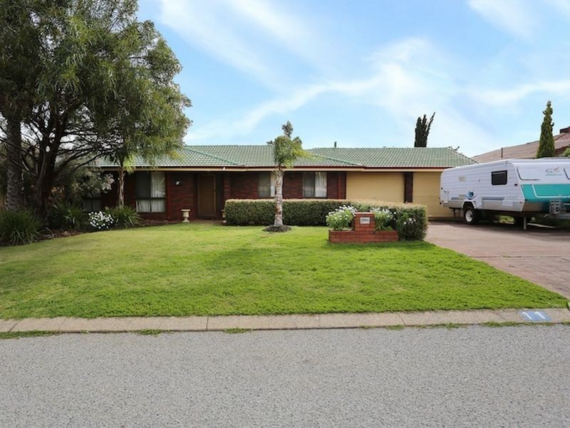 11 Columbia Close, Halls Head WA 6210
