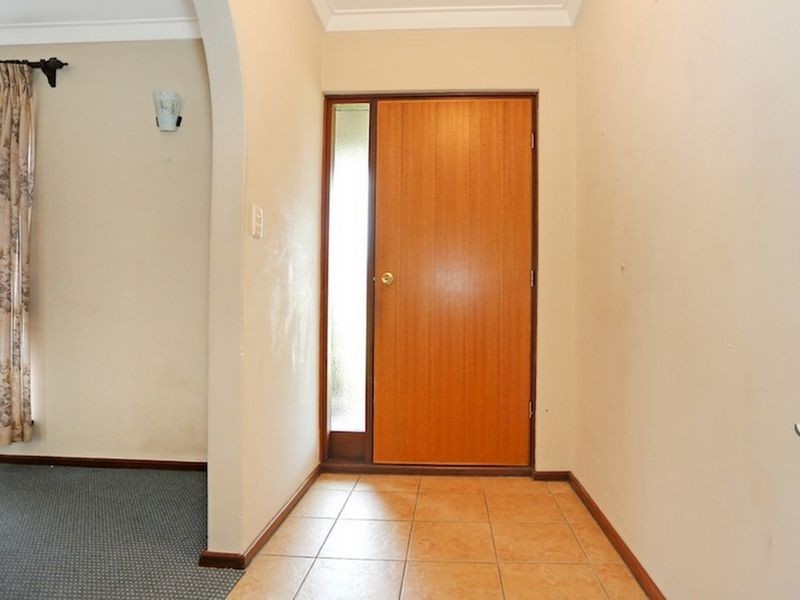 11 Columbia Close, Halls Head WA 6210