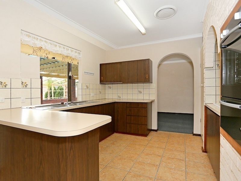 11 Columbia Close, Halls Head WA 6210