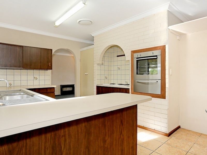 11 Columbia Close, Halls Head WA 6210