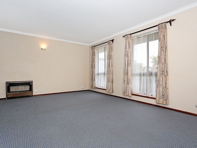 11 Columbia Close, Halls Head WA 6210