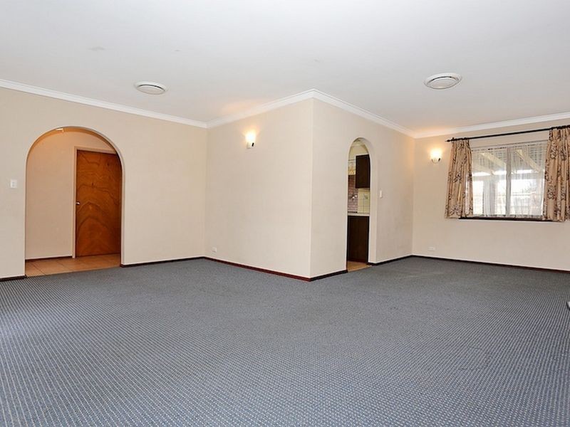 11 Columbia Close, Halls Head WA 6210