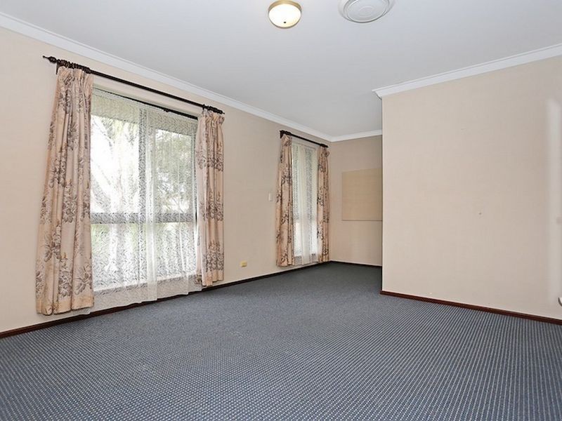 11 Columbia Close, Halls Head WA 6210