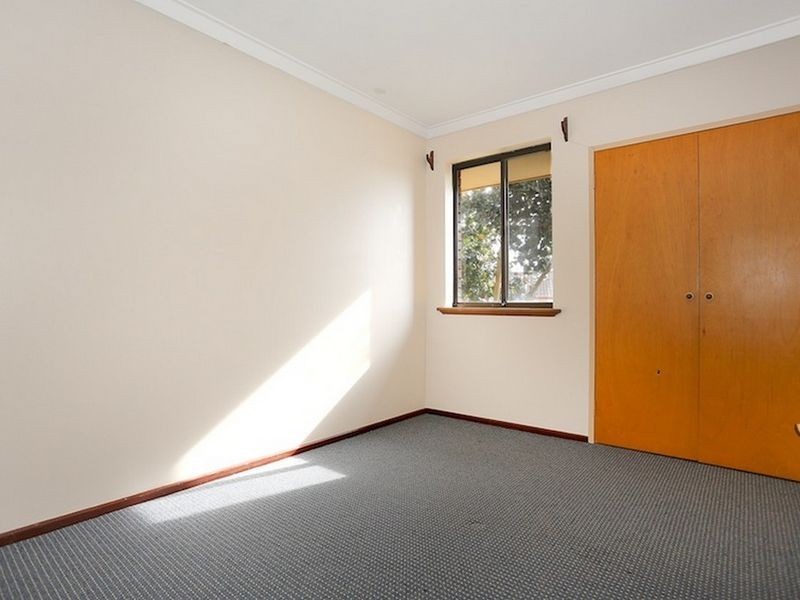 11 Columbia Close, Halls Head WA 6210