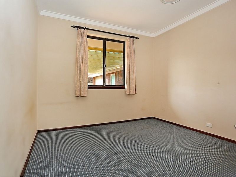 11 Columbia Close, Halls Head WA 6210