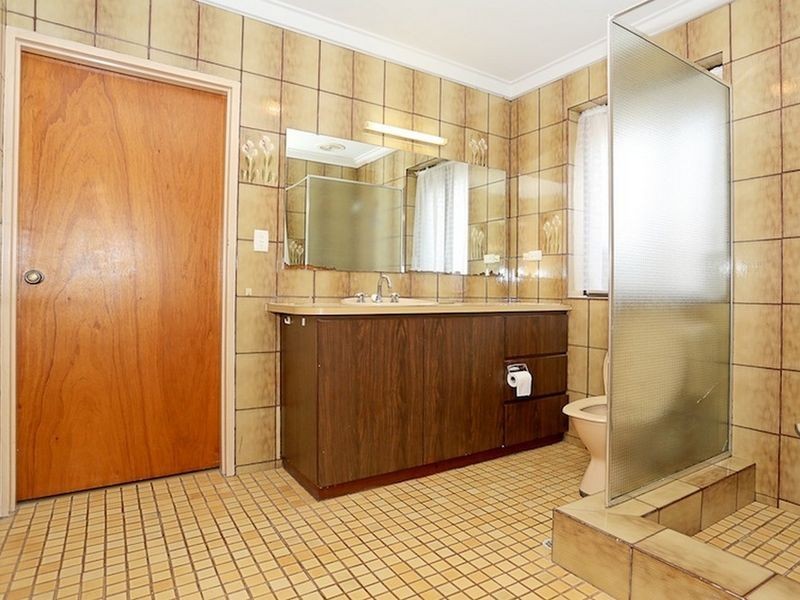 11 Columbia Close, Halls Head WA 6210