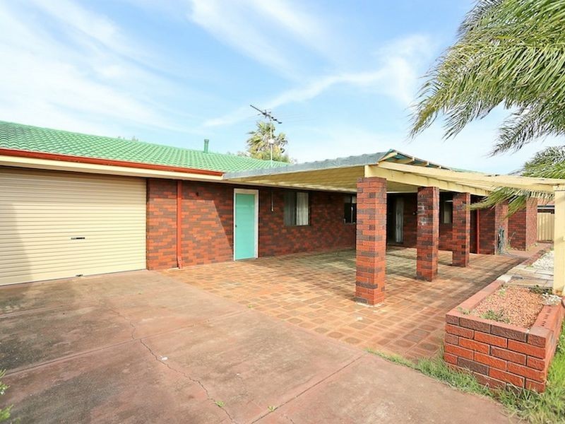 11 Columbia Close, Halls Head WA 6210