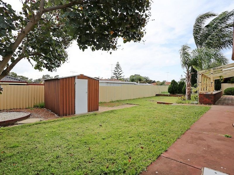 11 Columbia Close, Halls Head WA 6210