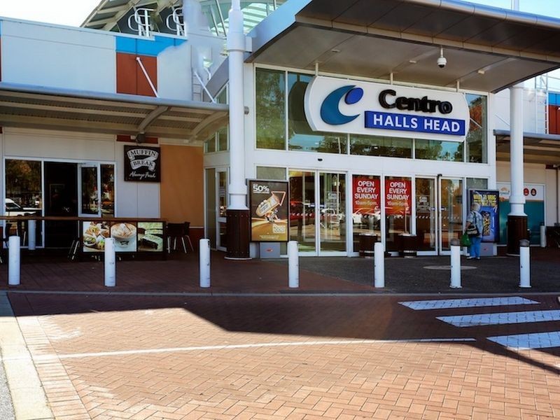 11 Columbia Close, Halls Head WA 6210