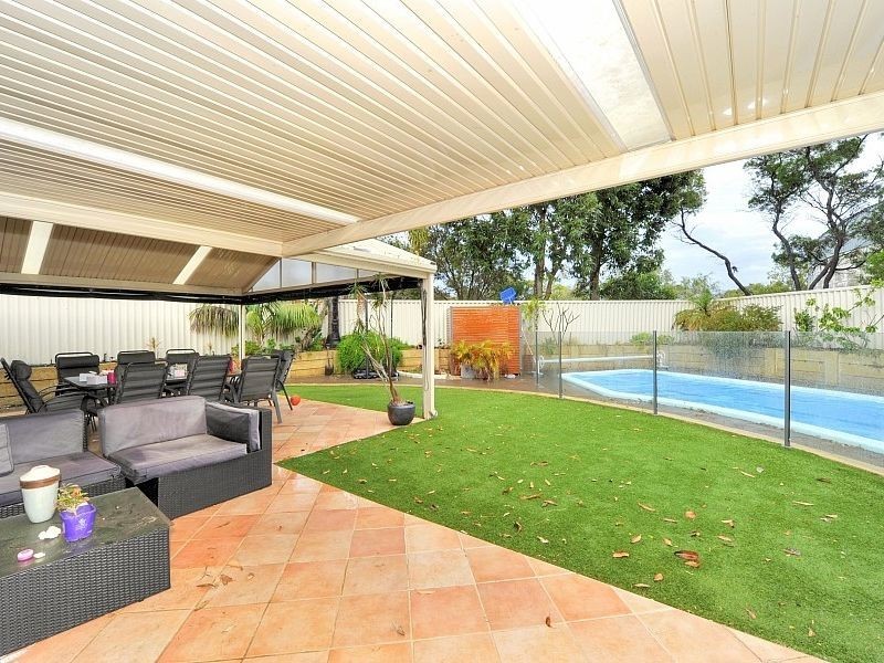 18 Armstrong Street, Halls Head WA 6210