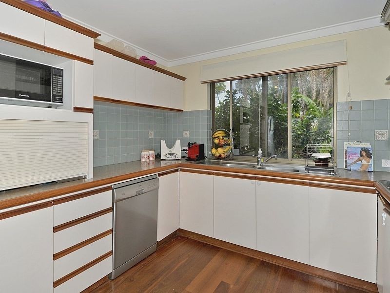 18 Armstrong Street, Halls Head WA 6210