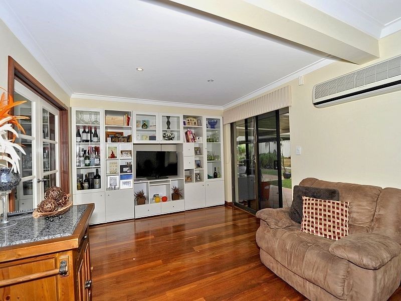 18 Armstrong Street, Halls Head WA 6210