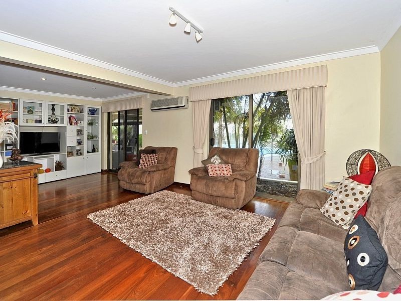 18 Armstrong Street, Halls Head WA 6210