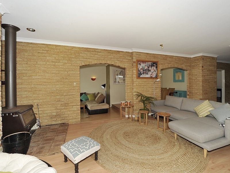 12 Seawind Drive, Silver Sands WA 6210